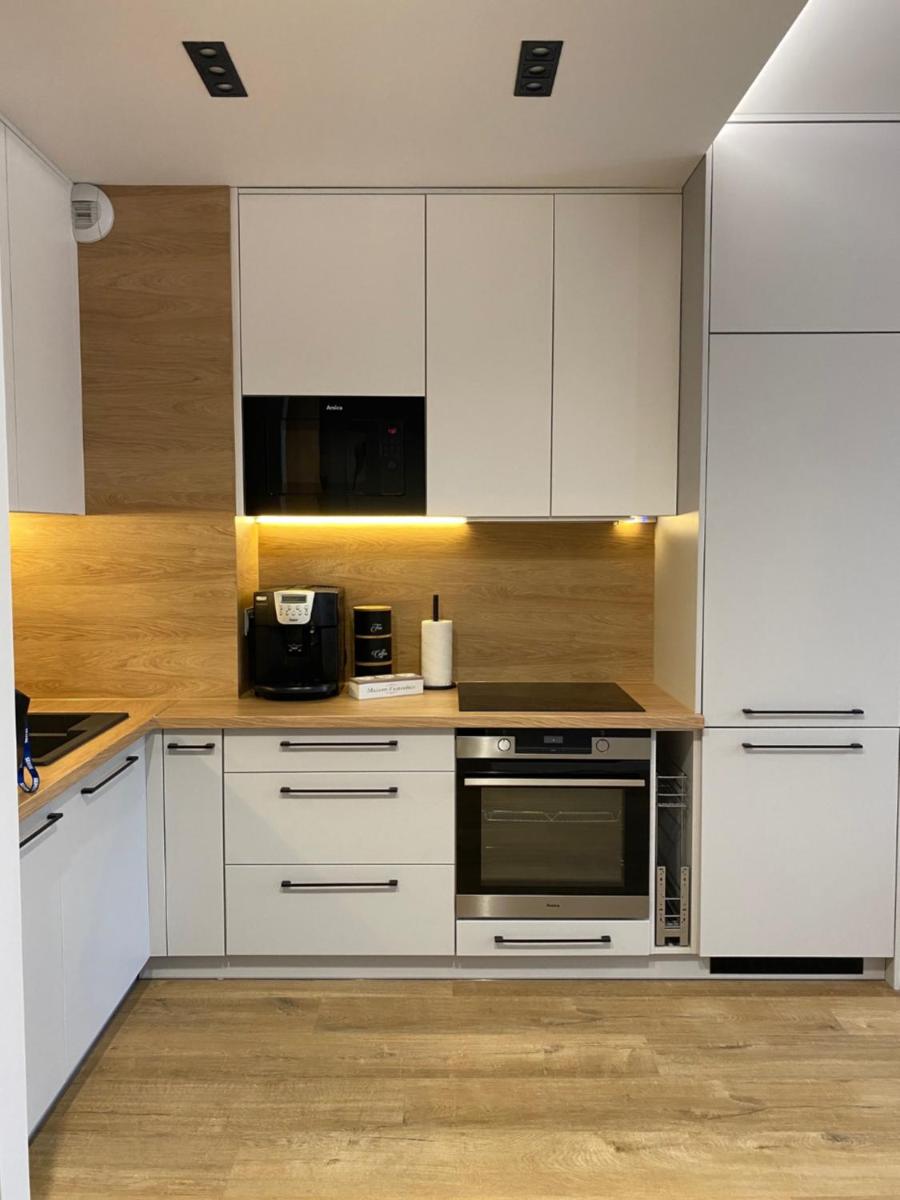 Family & Business Elegant Apartments Wspólna Centrum Downtown - 1 Bedroom, Terrace, Air Conditioning, Garage, NEW! - Housity