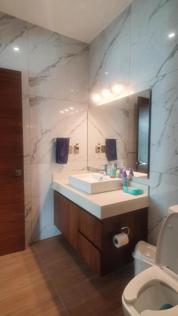 De'Jaes Luxury Condominium - Housity