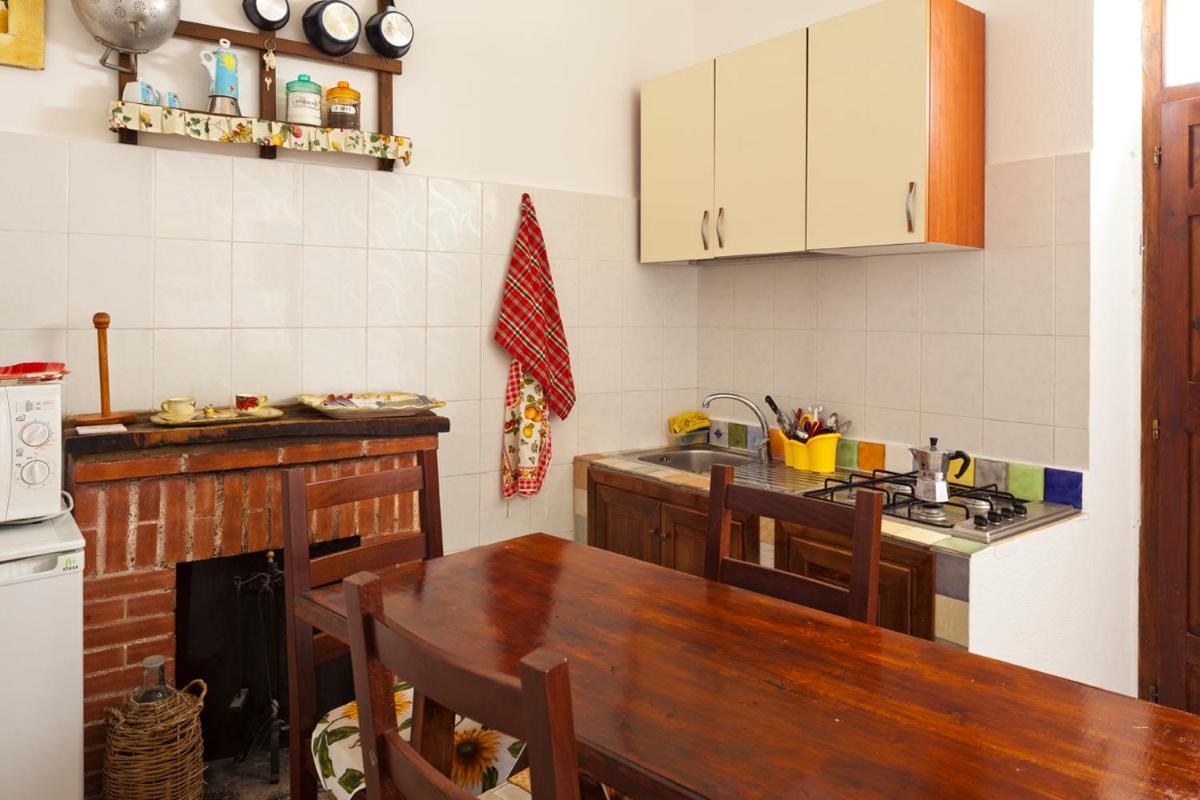 Cicale Zitelle e Latte di Mandorle - Housity