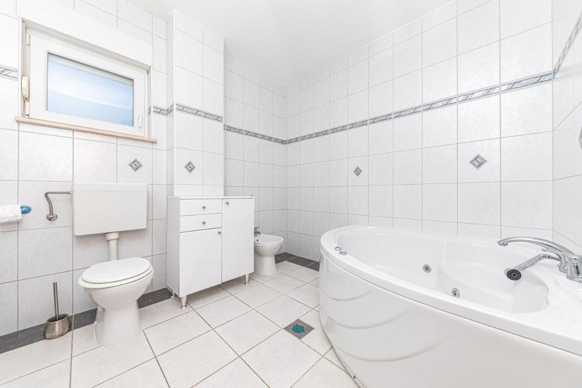 Sea View Apartments Sirena Okrug Gornji - Housity