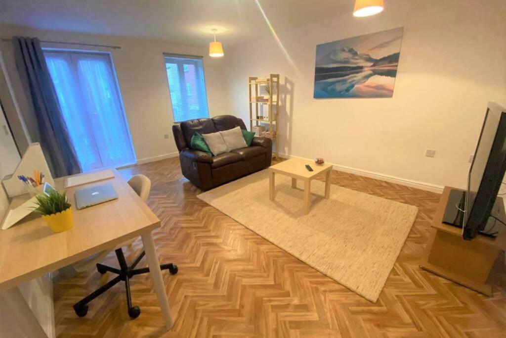 The Onyx Suite - 1 Bed apartment w/ free parking - Housity