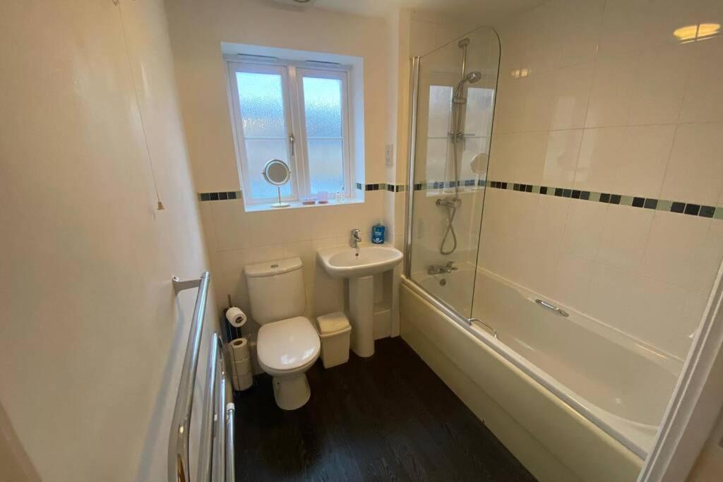 The Onyx Suite - 1 Bed apartment w/ free parking - Hizvo