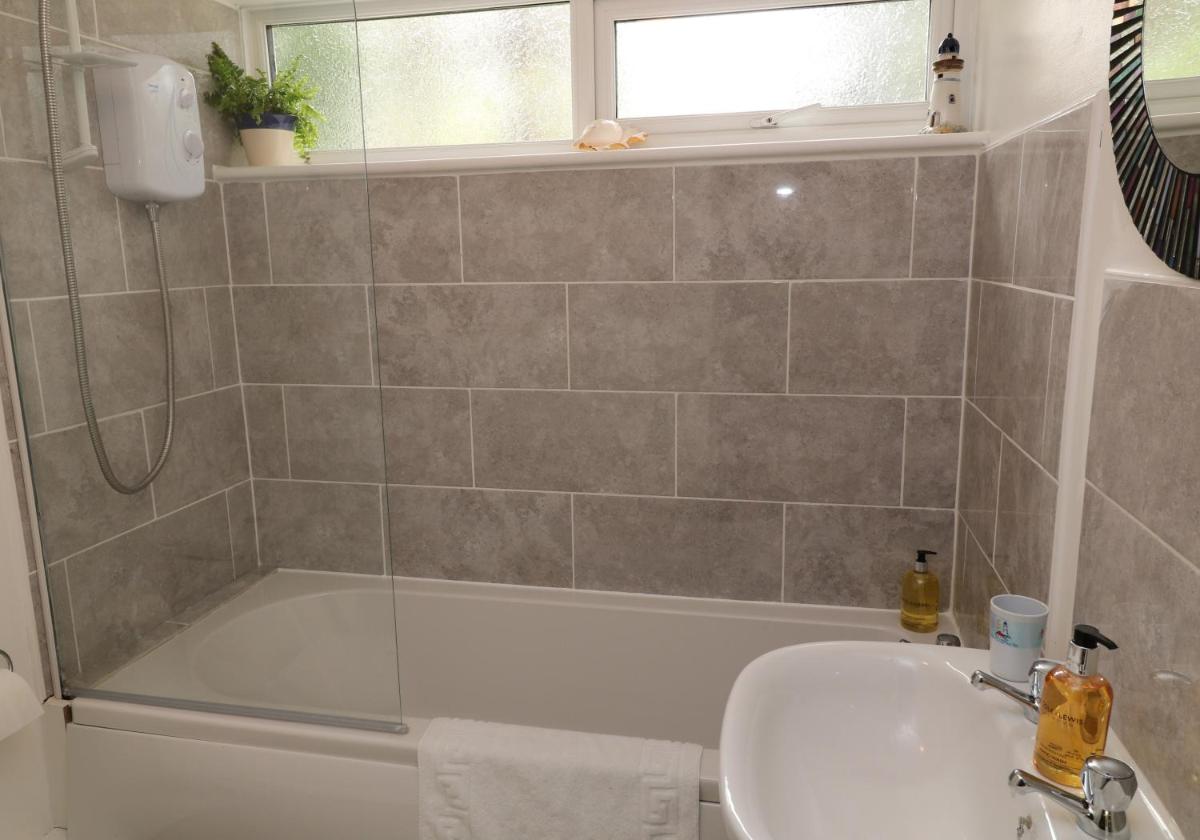 Manorcombe No1, Callington Cornwall Pool view & prosseco - Housity