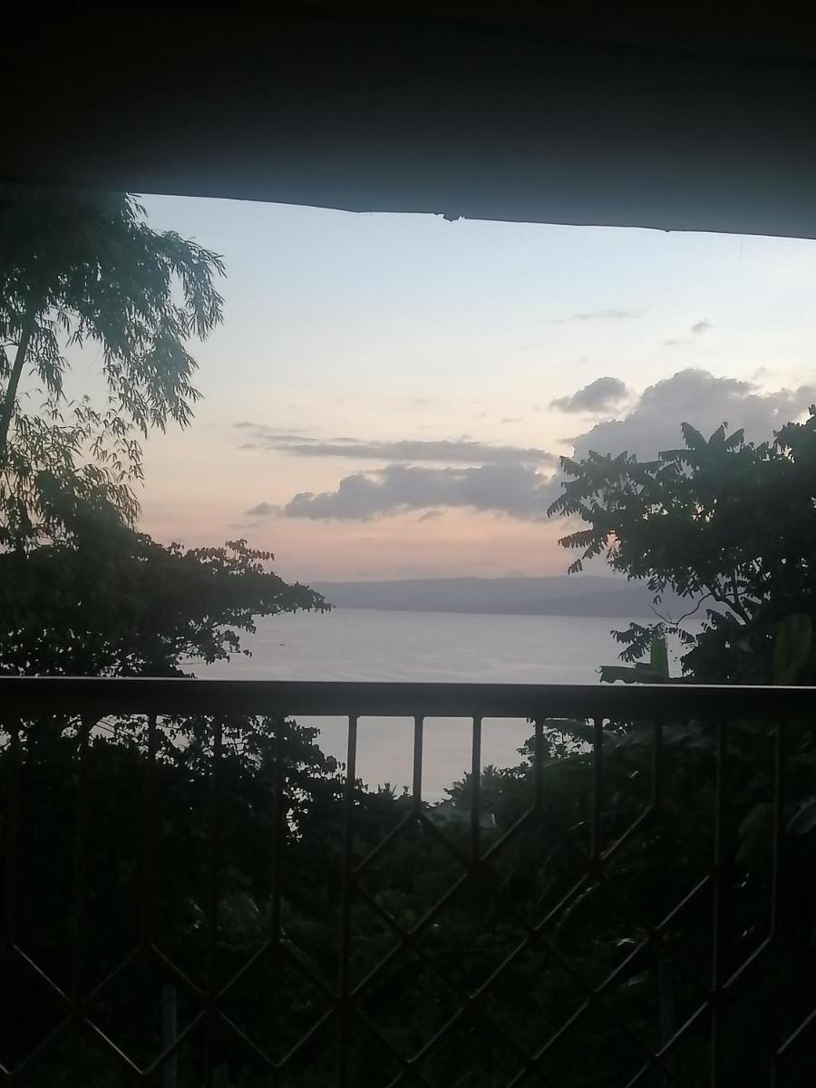 Hilltop Canopy Staycation - Housity