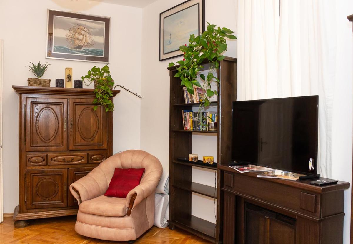 Artistic Apartment with a Balcony in the City Centre - Housity