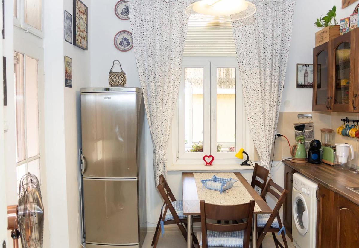 Artistic Apartment with a Balcony in the City Centre - Housity