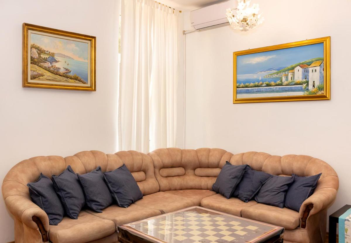 Artistic Apartment with a Balcony in the City Centre - Housity
