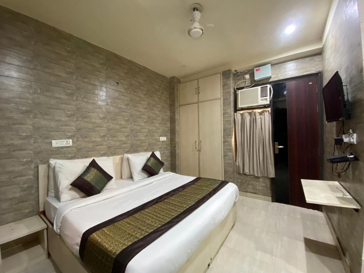 Hotel Red Chilly - Housity