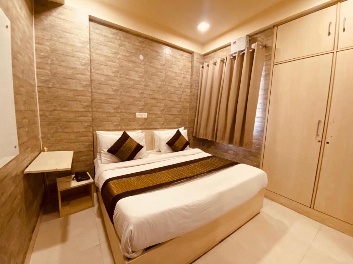 Hotel Red Chilly - Housity