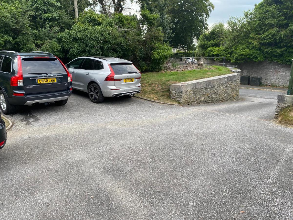Elm Lodge - Housity
