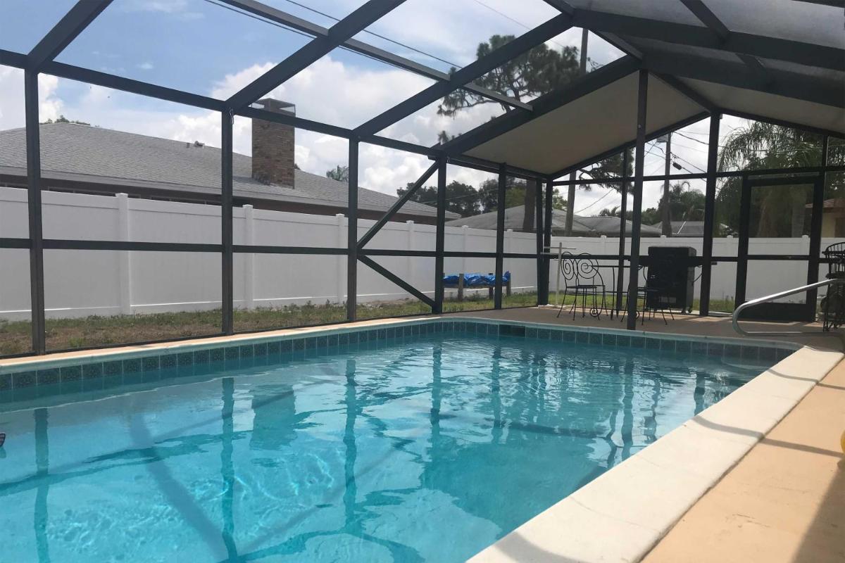 Bright Venice Home with Yard Less Than 4 Miles to Beach! - Housity