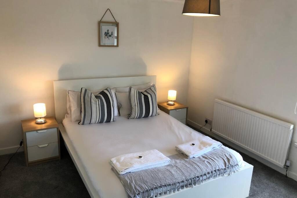 Clives Place - End of terrace two bedroom cottage - Housity