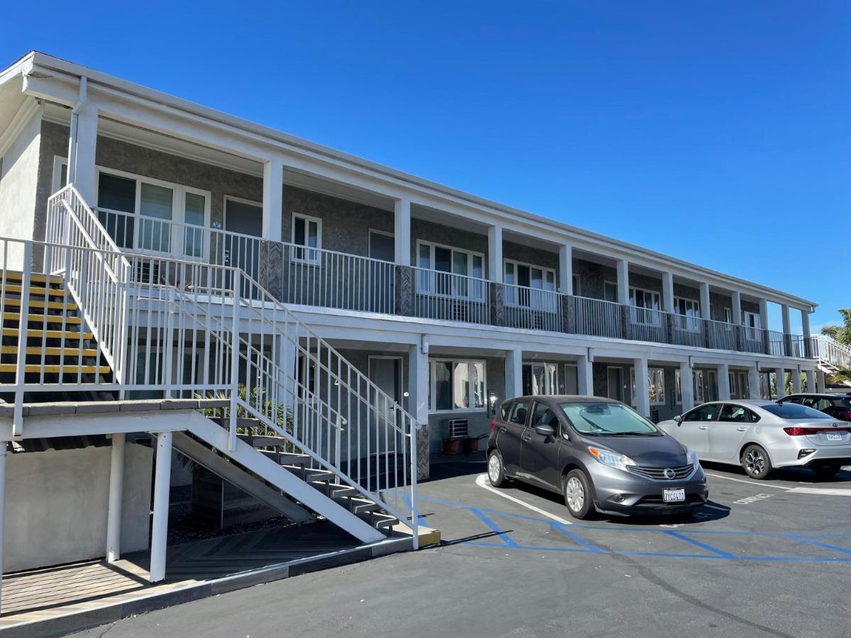 Hi View Inn & Suites - Housity