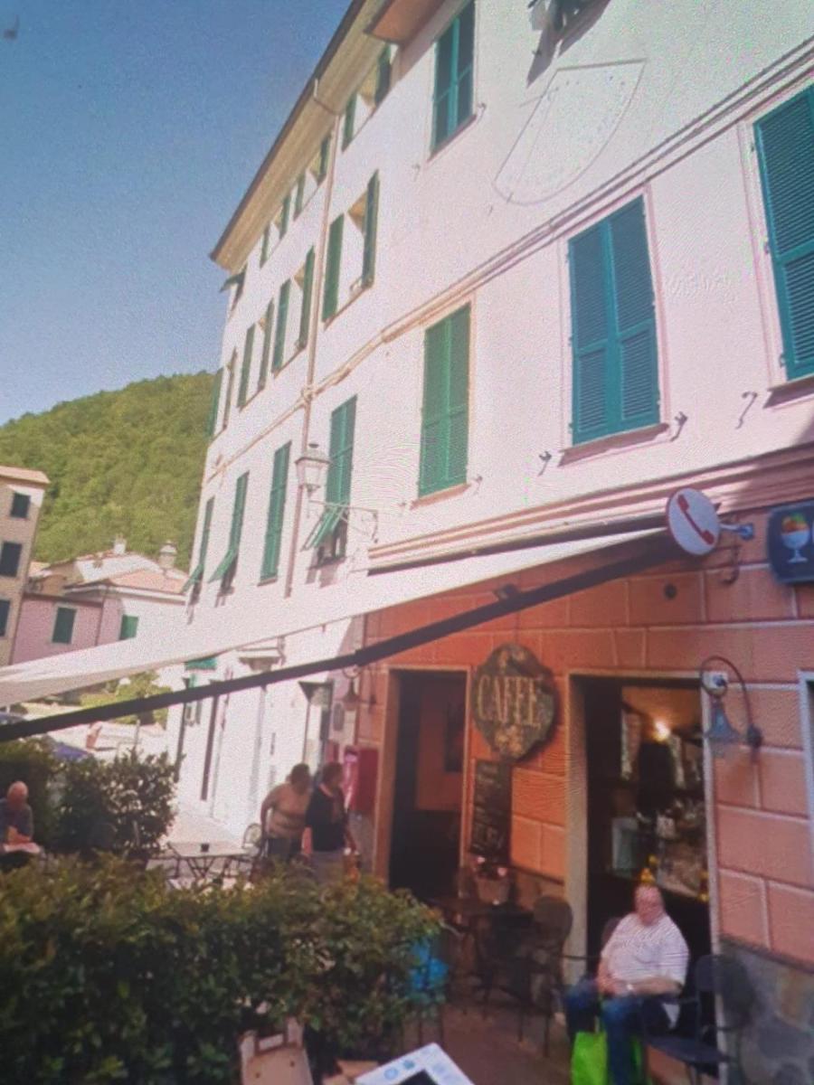 Central Executive Flat in Varese Ligure - Housity