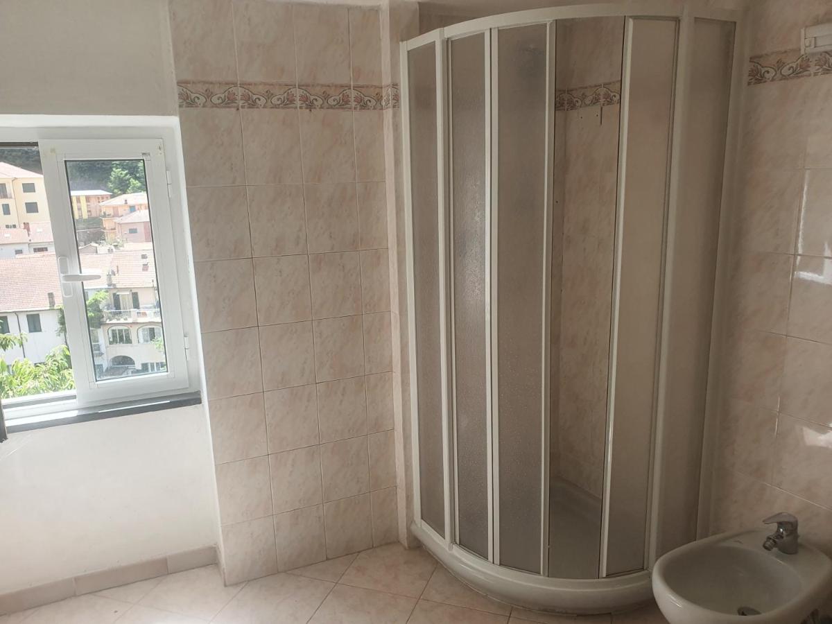 Central Executive Flat in Varese Ligure - Housity