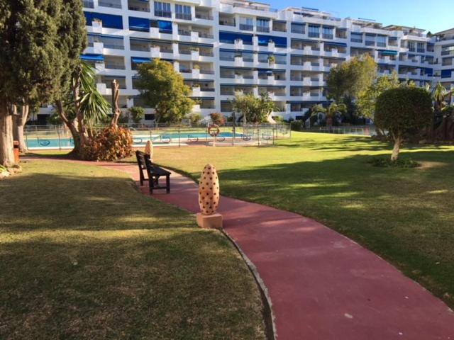 Large and elegant in Puerto Banus with pools and paddle - Housity