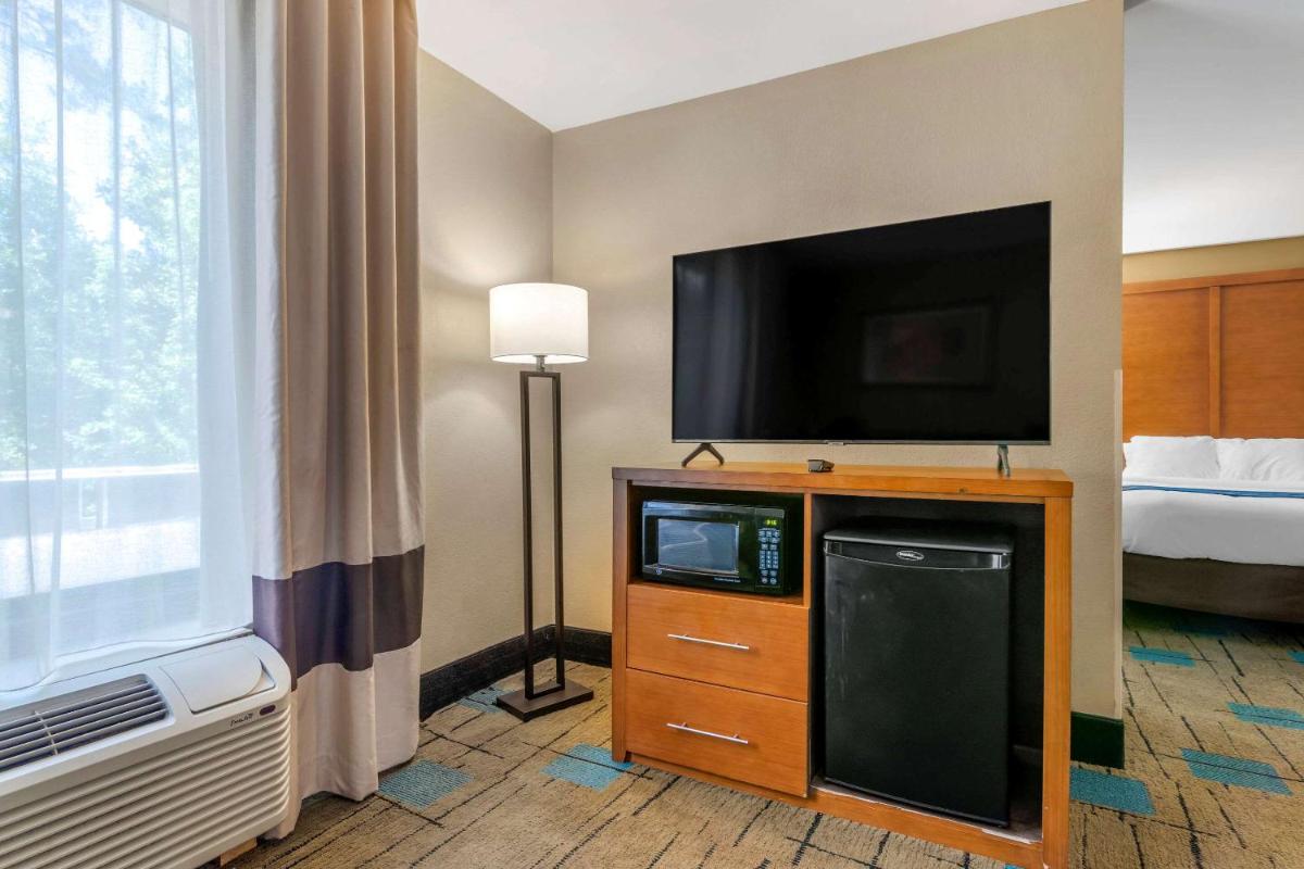 Comfort Suites near MCAS Beaufort - Housity