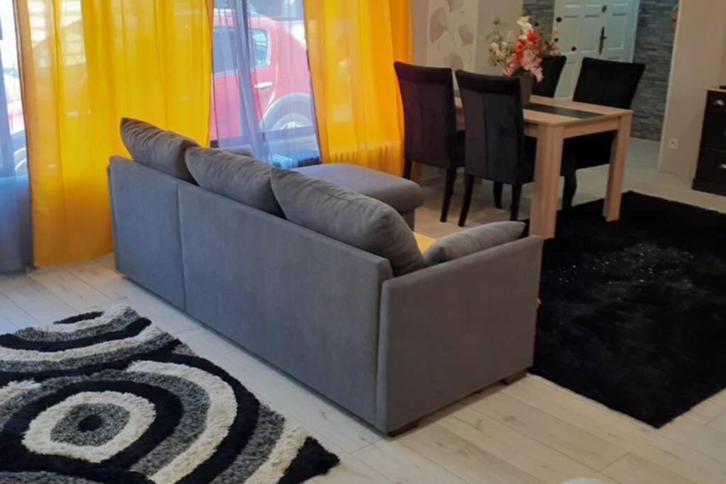 Charmante petite maison - Housity