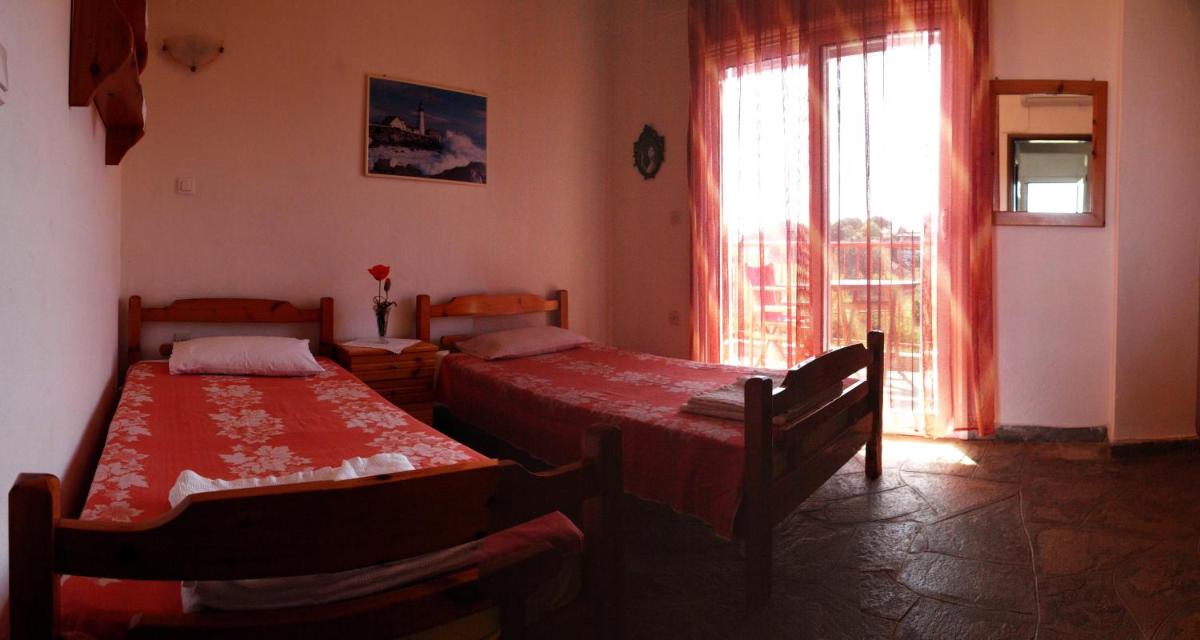 Aris Pension - Housity