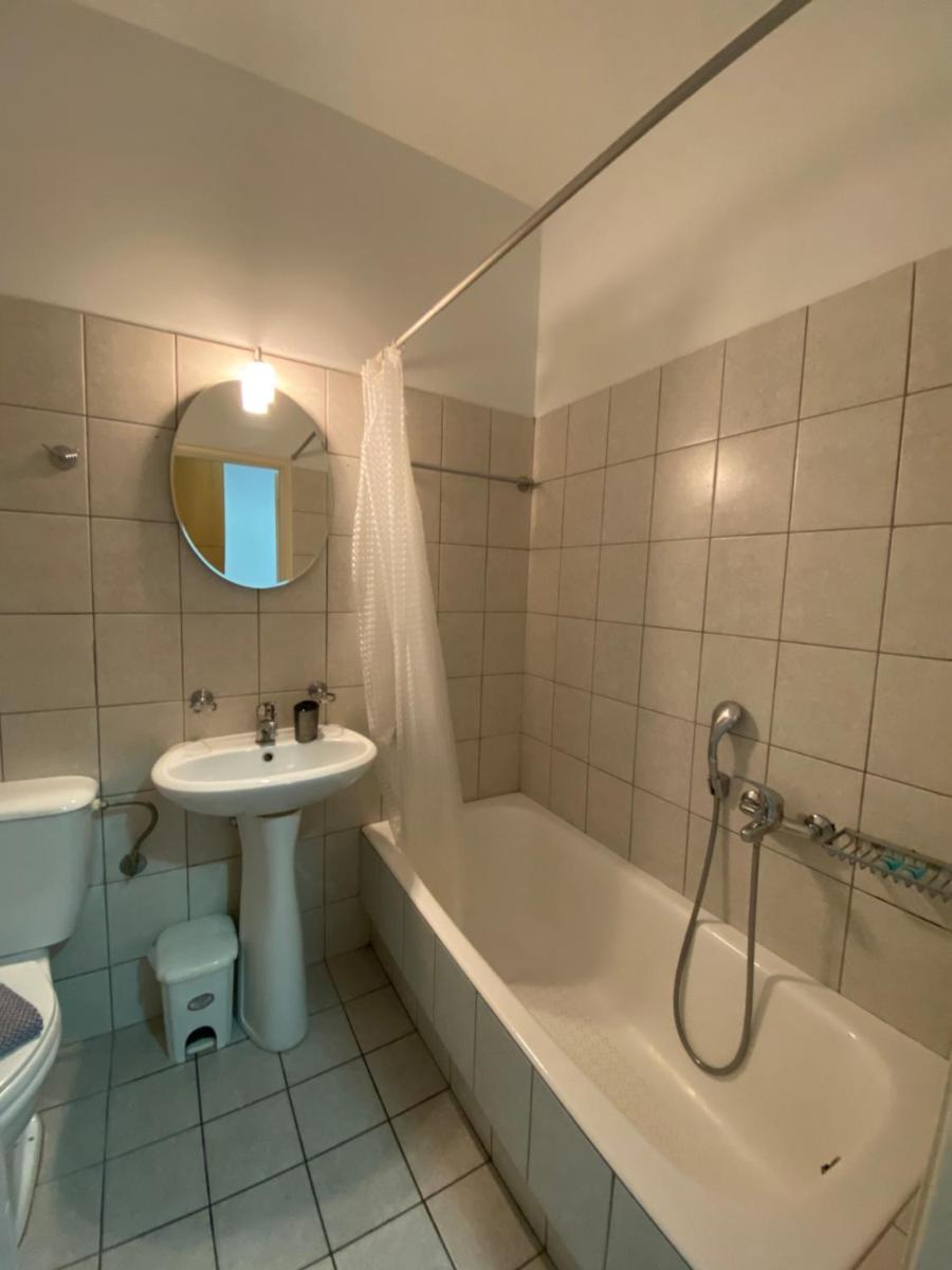 Le Chris Central Apartments - Housity