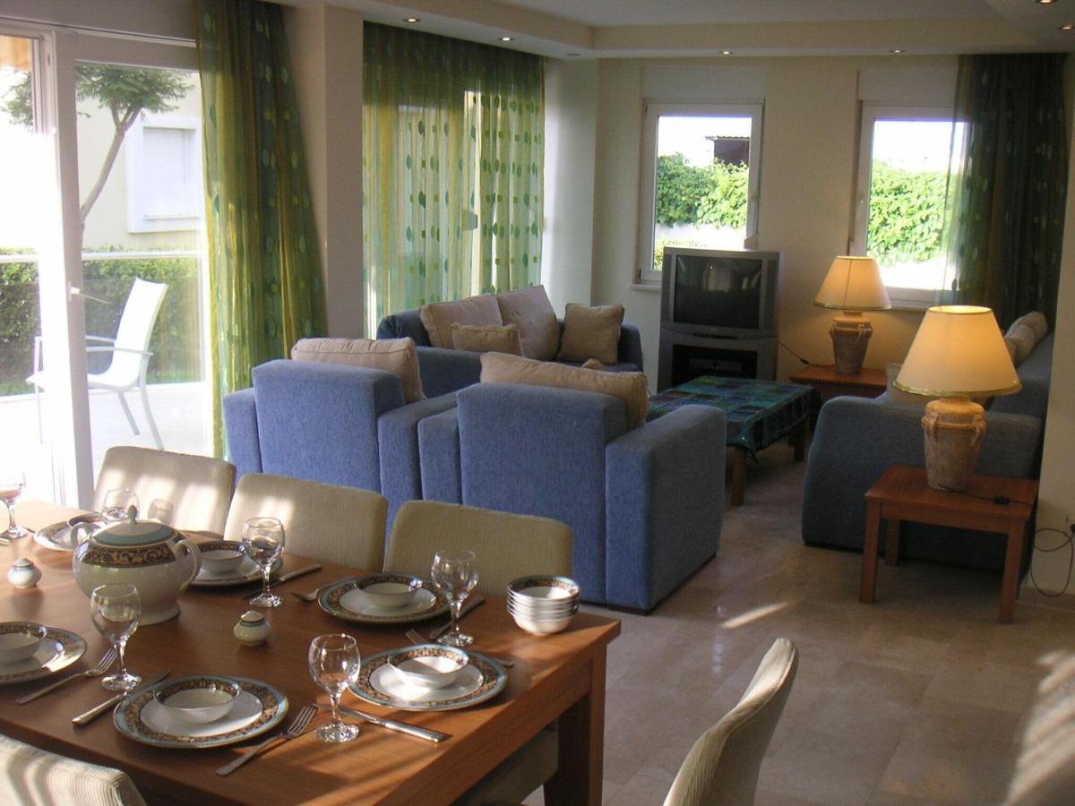 Stunning Large 4 bed Villa Within Walking Distance Of Everything beach - Housity