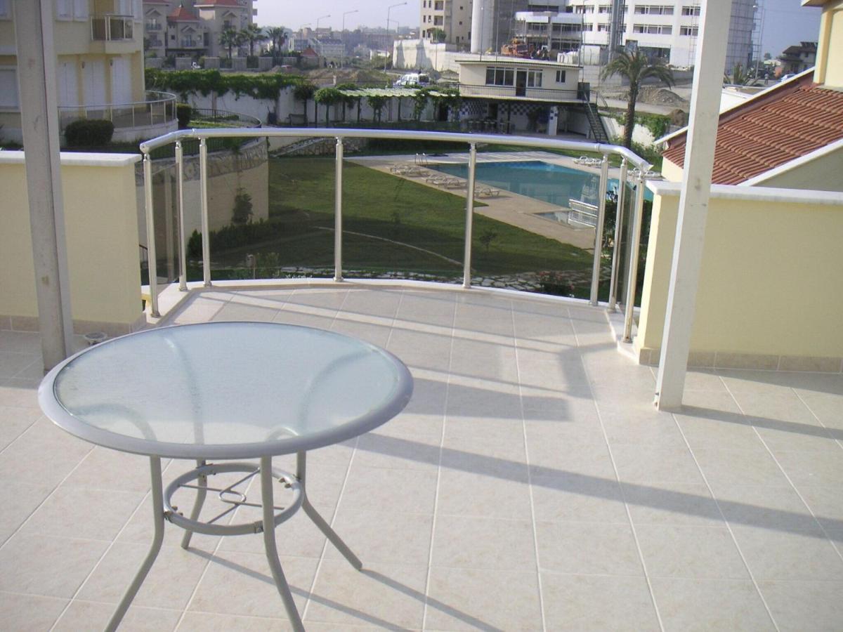 Stunning Large 4 bed Villa Within Walking Distance Of Everything beach - Housity