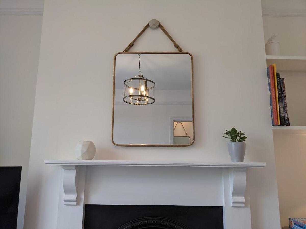 Luxury townhouse in town centre, views, river walk - Housity