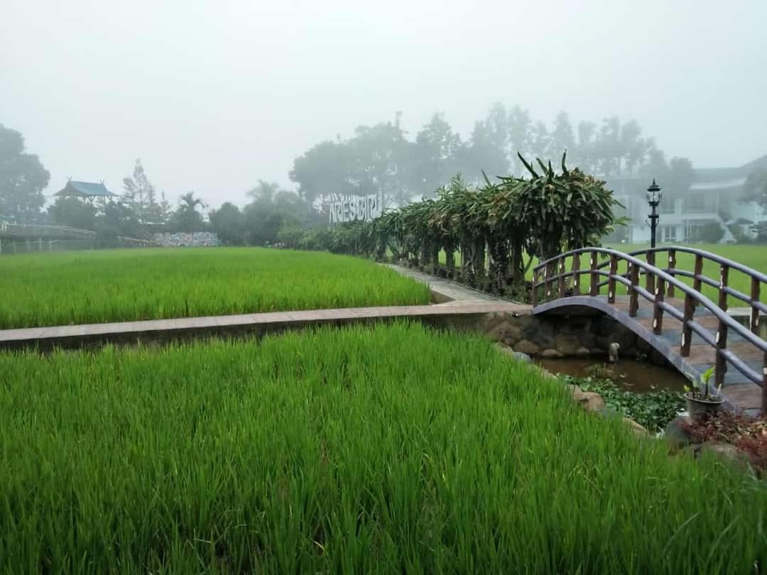 Suitetrails - Aries Biru Hotel & Villa