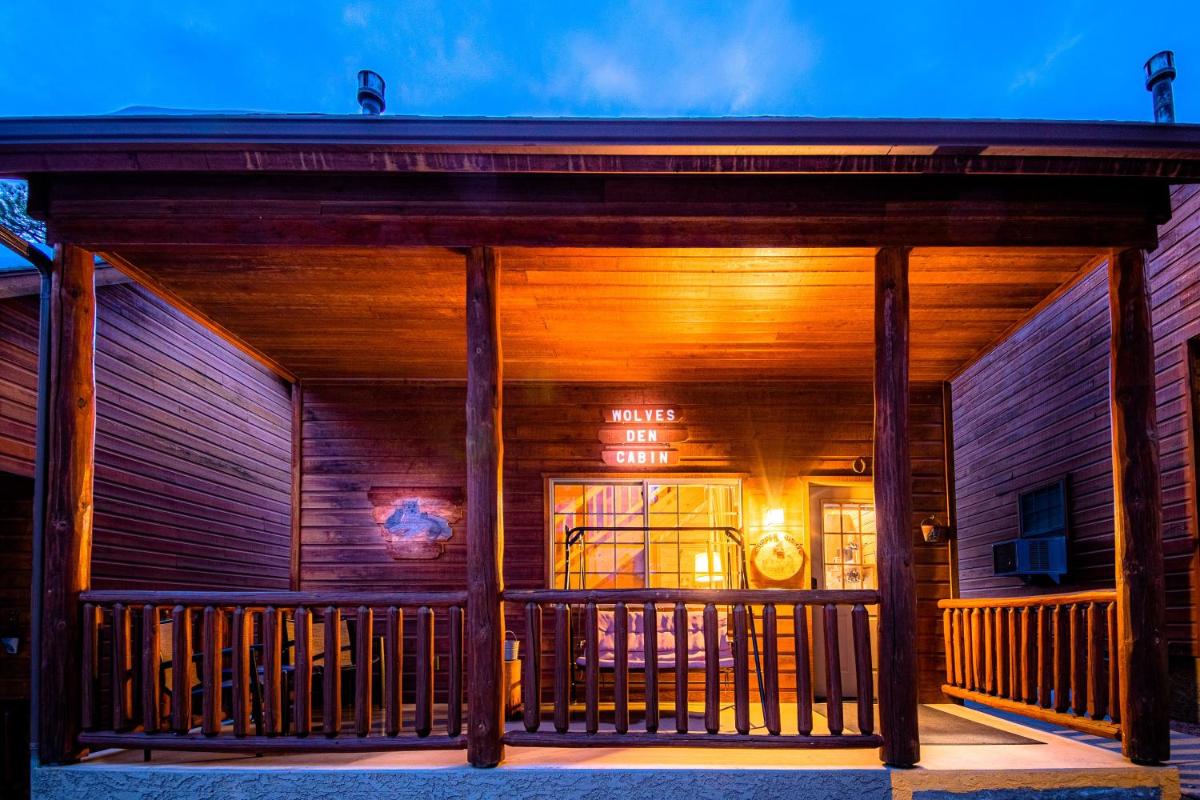 Cabin #4 The Wolves Den - Pet Friendly- Sleeps 6 - Playground & Game Room - Housity