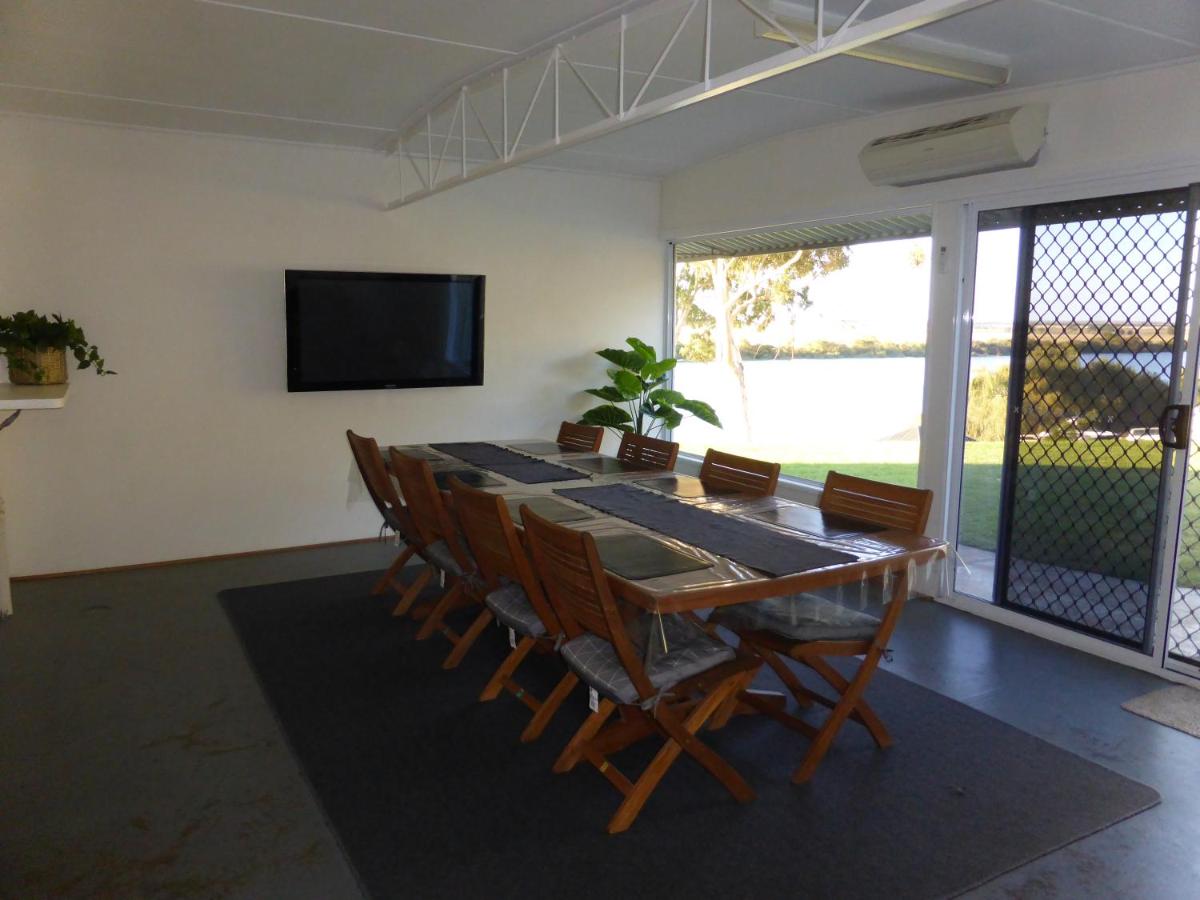 Suitetrails - Riverfront Holiday House