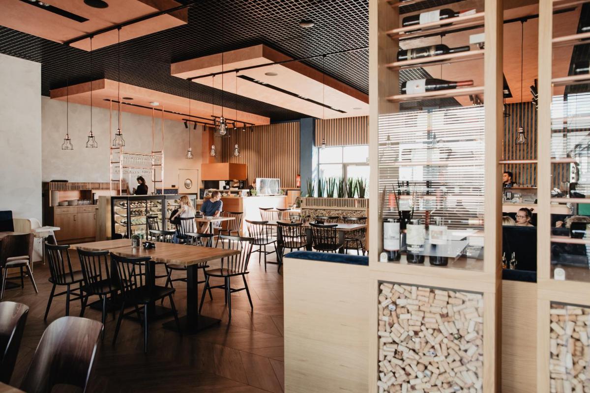 Molto Bene Hotel & Restaurant - Housity