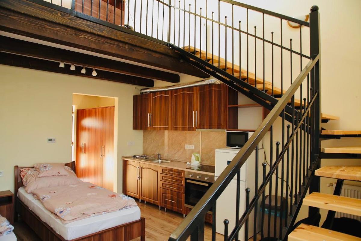 Viktor Vendégház és Apartmanház - Housity