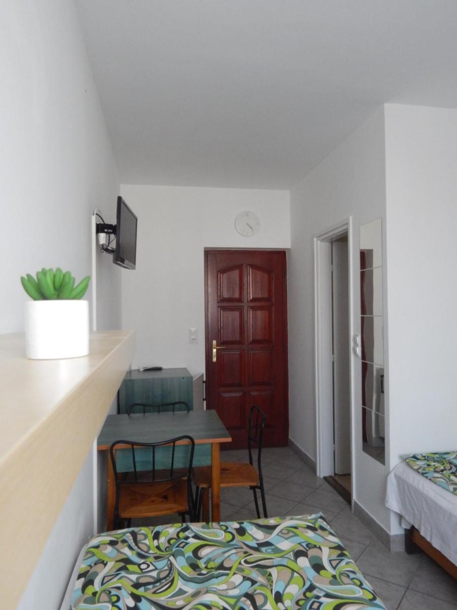 Holdfeny Vendeghaz - Housity