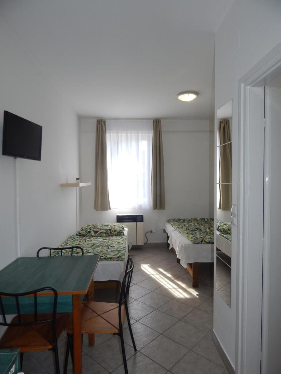 Holdfeny Vendeghaz - Housity