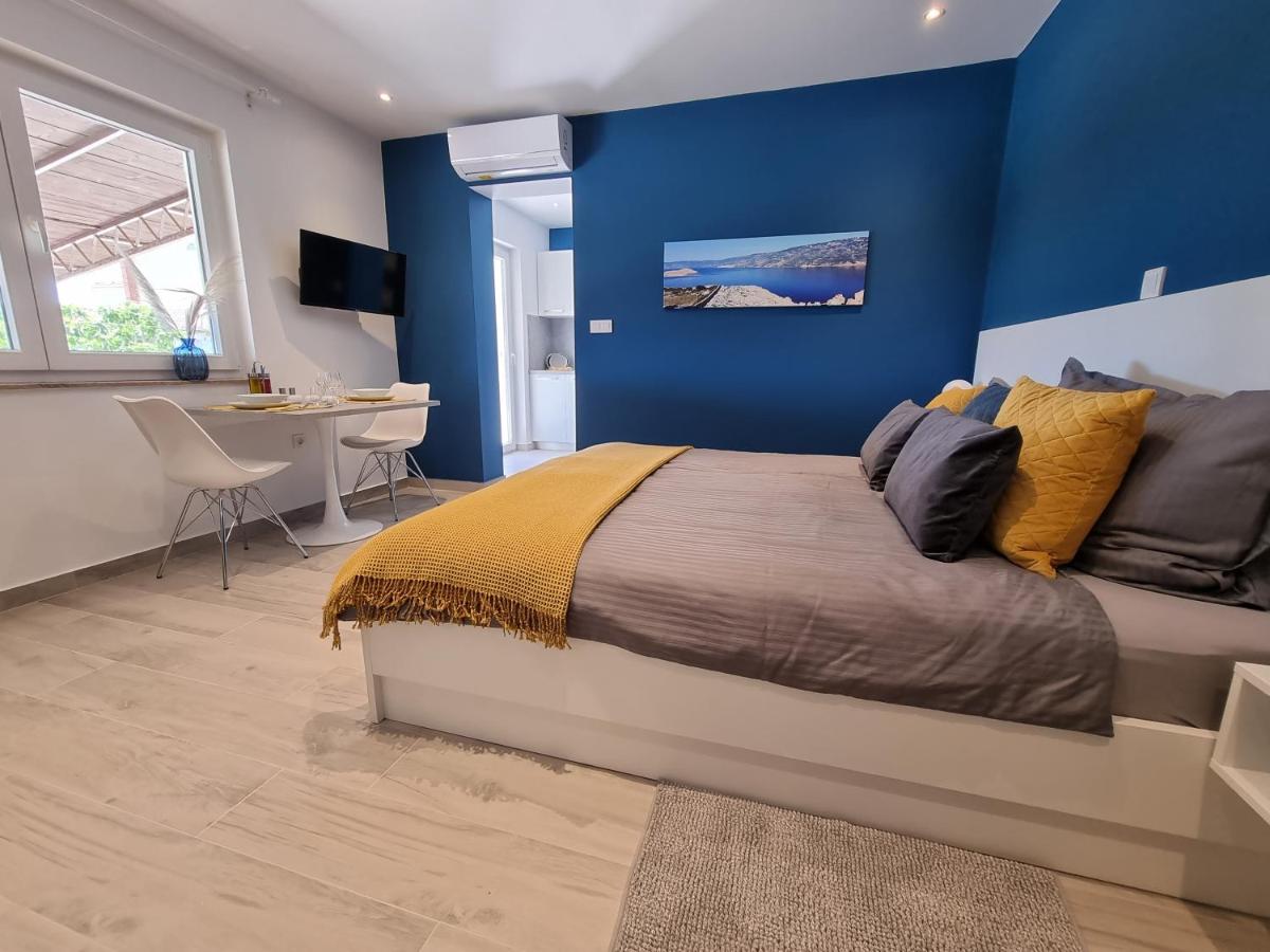 Apartments Suha Punta - Villa Babalonija - Housity