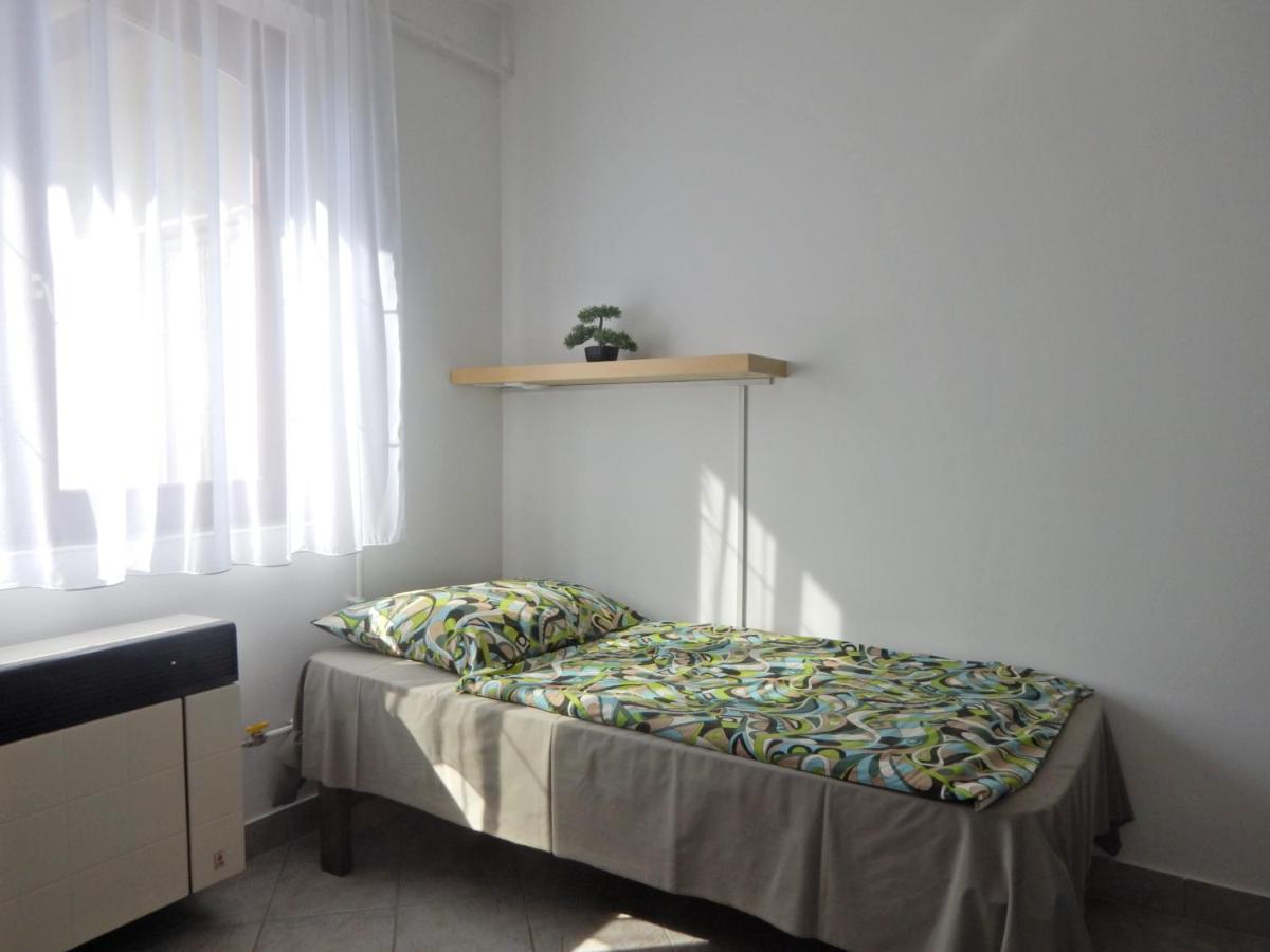 Holdfeny Vendeghaz - Housity
