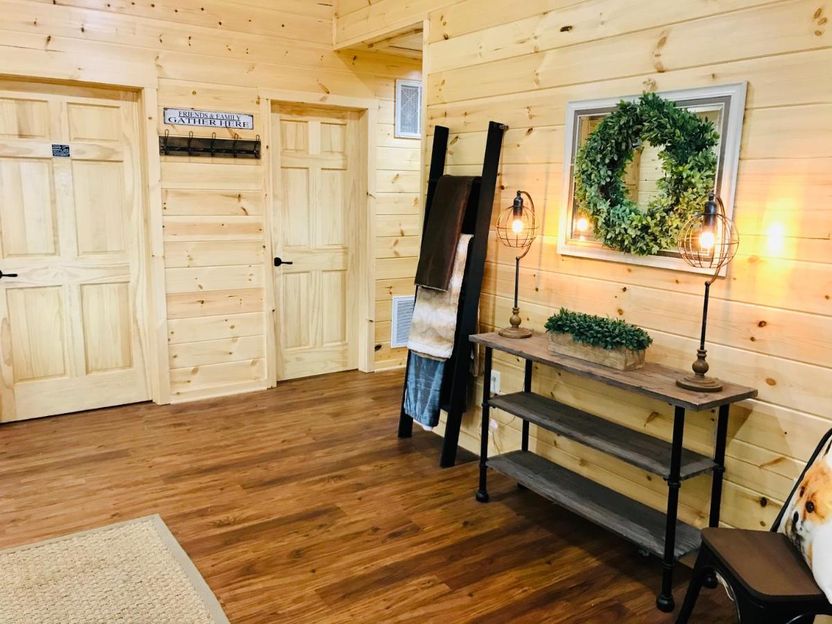 New cabin with stunning views, sleeps 6! - Housity