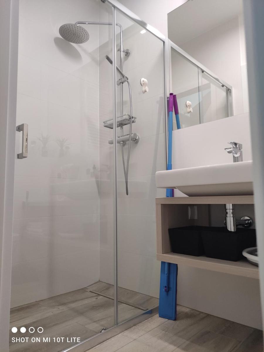 Studio Tęcza Rewal - 50m od morza - Parter z Tarasem - Housity