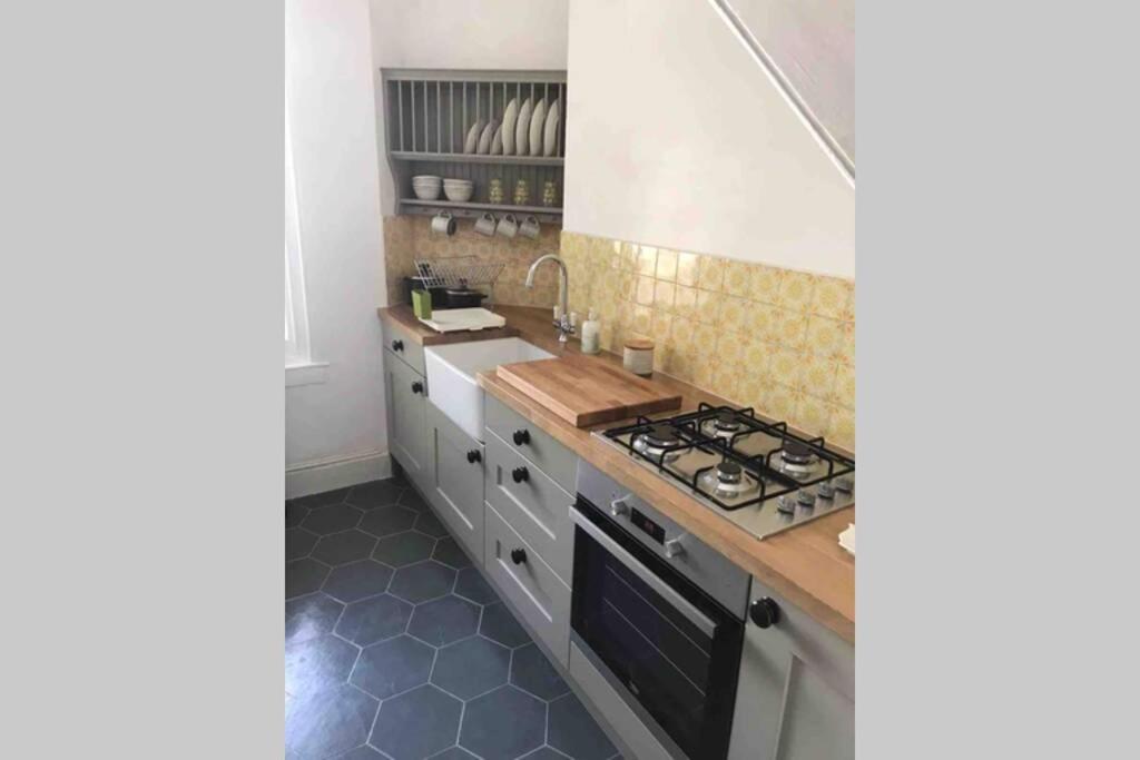 Entire Maisonette Torquay Newly Renovated - Housity