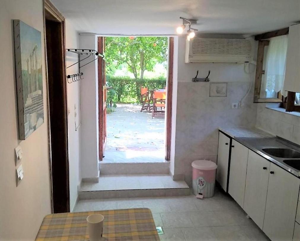 Aiolis Rooms - Housity