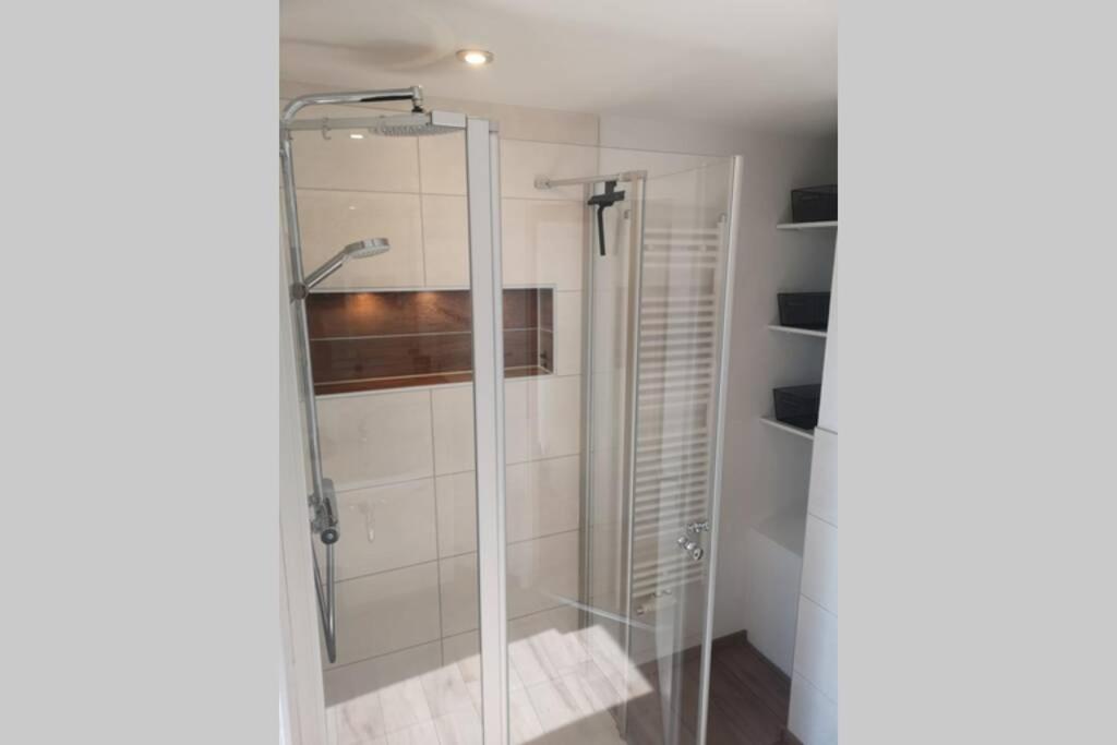 Ruhig gelegene, top moderne Ferienwohnung - Hot Tub und Sauna gegen Aufpreis - Housity