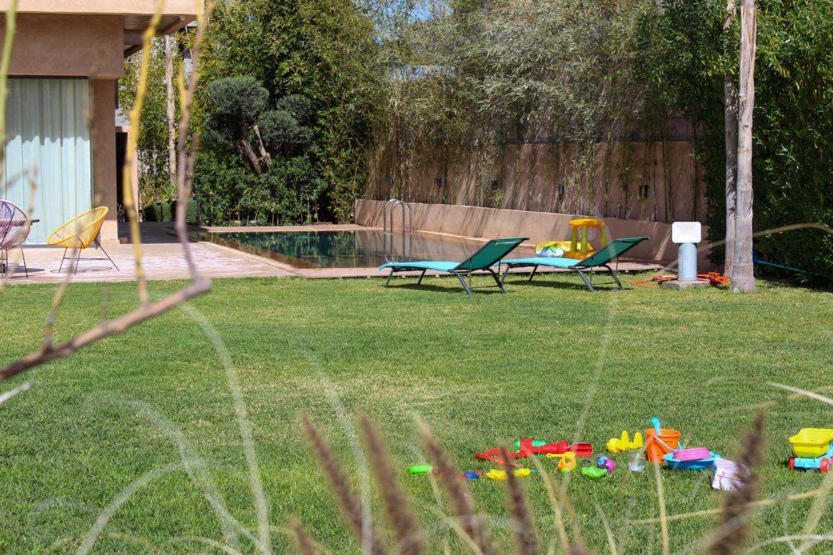 SOMPTUEUSE VILLA PISCINE chauffée et jacuzzi ARGAN GOLF- FIBRE OPTIQUE - NETFLIX - GOUVERANTE - Housity