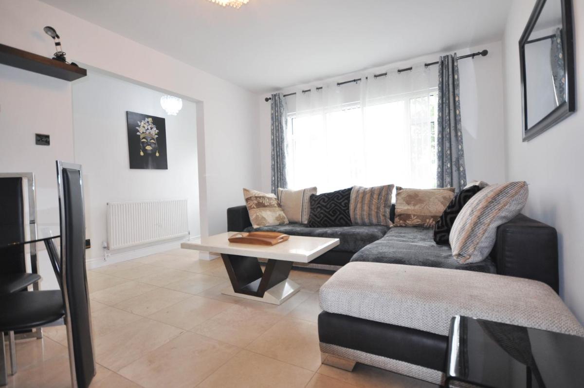 Modern 2 Bed Apartment - Housity