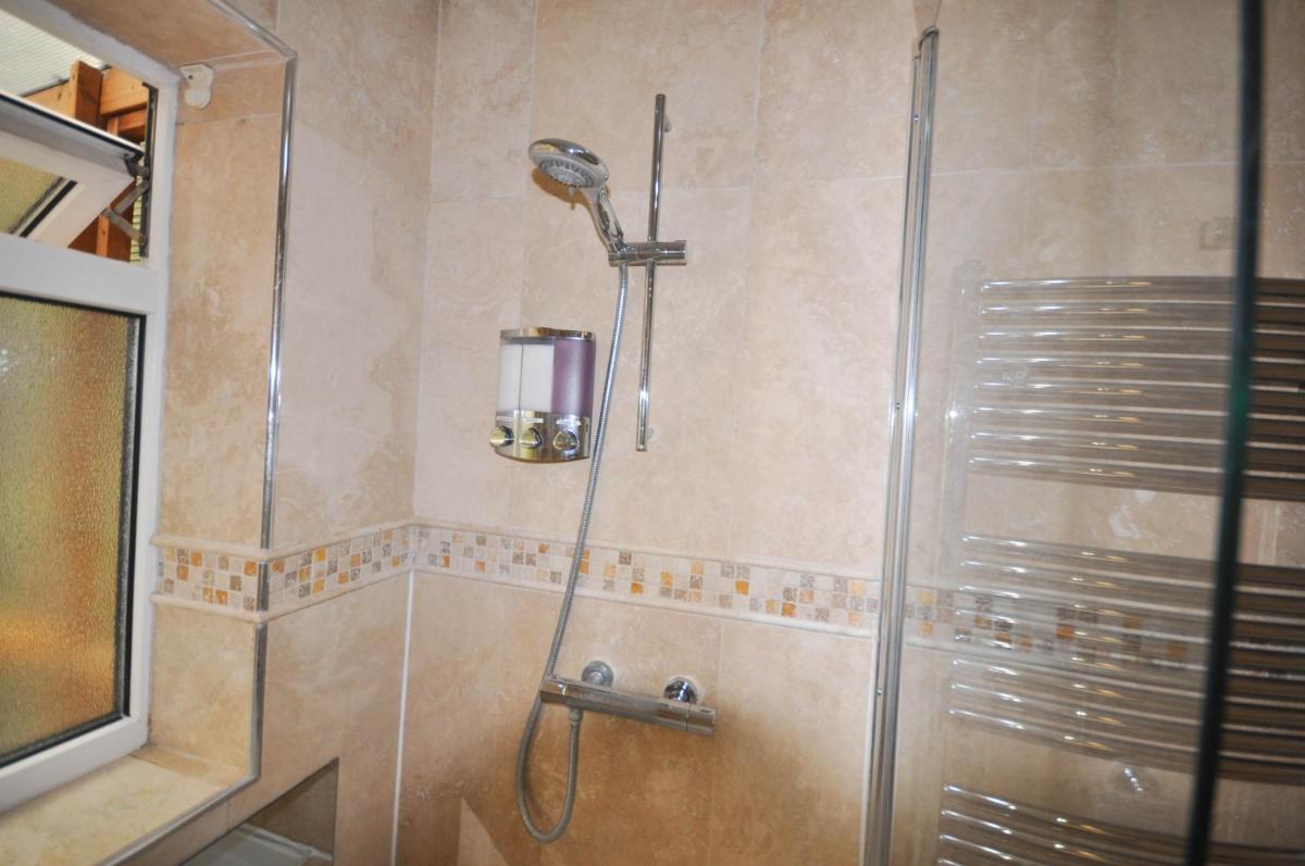 Modern 2 Bed Apartment - Housity