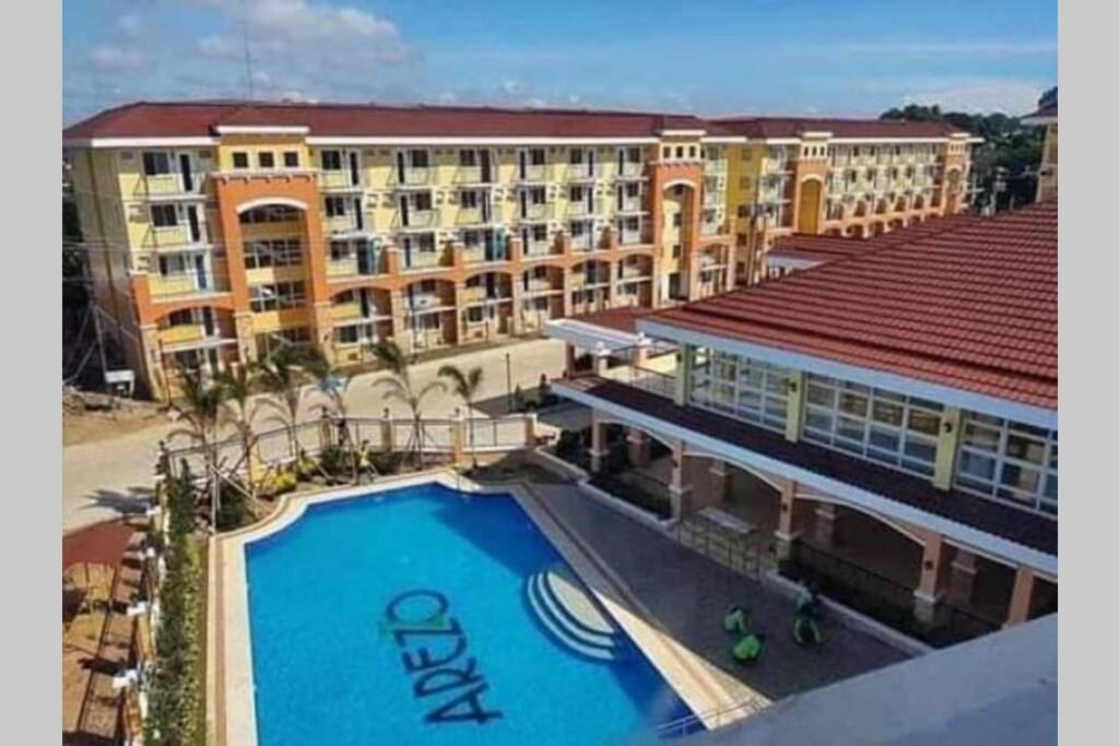 Spacious Furnished Studio Condo-Wifi-Netflix-free movies - Housity