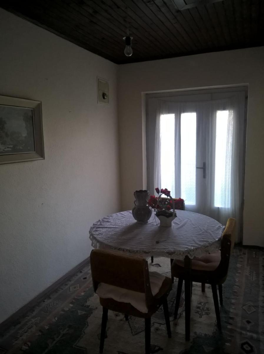 Holiday in house with renovated garage for tourists - Housity