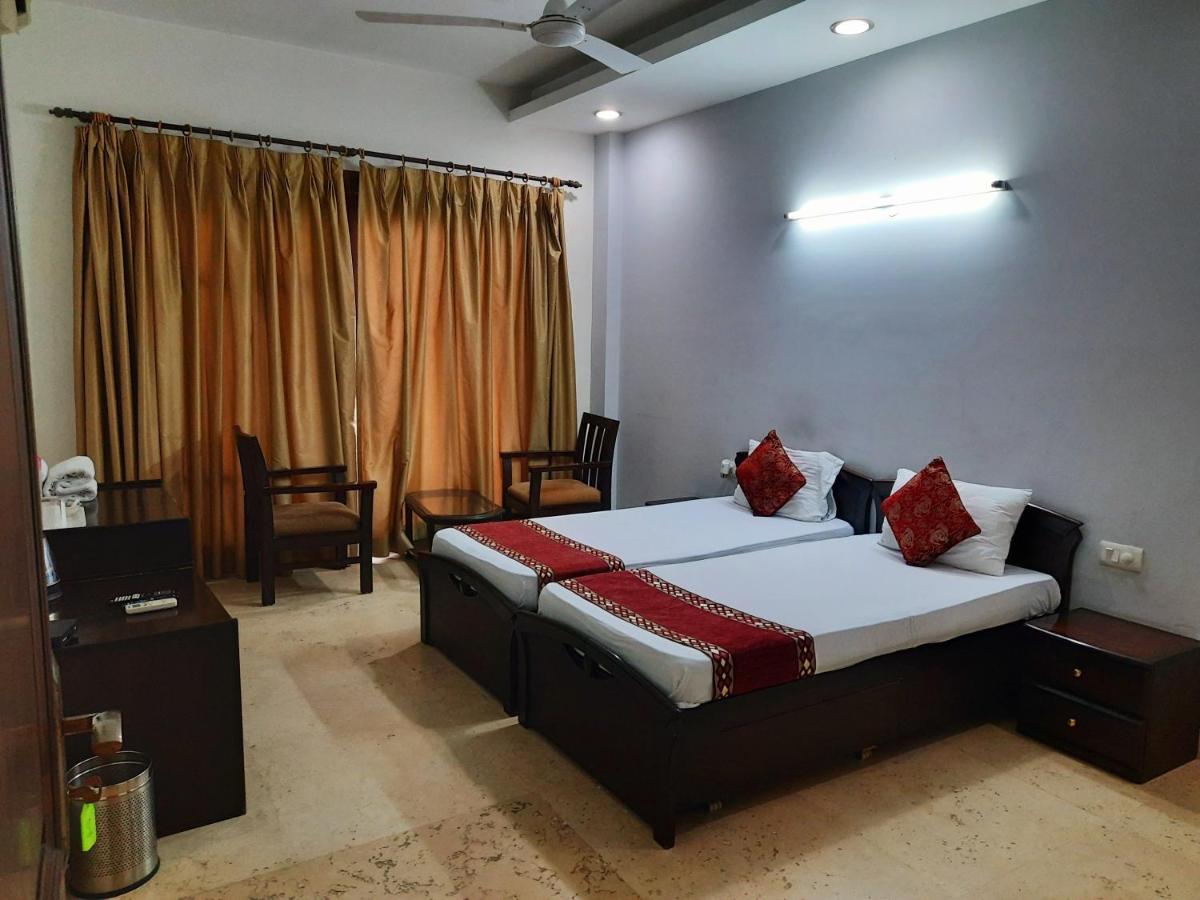 Suitetrails - Manor Inn Suites Super Deluxe Room