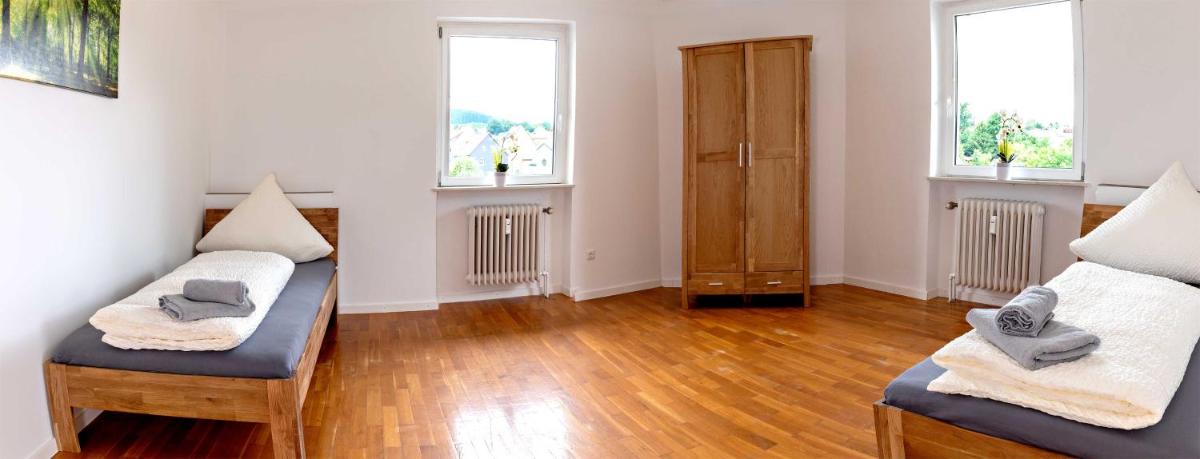 Monteurunterkunft Windischeschenbach by HausGruenerBaum - Housity