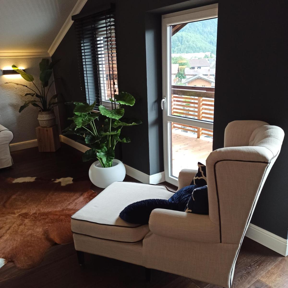 Ein Sitzbereich in der Unterkunft ALPENLIEBE - Sauna & Whirlpool - APARTments