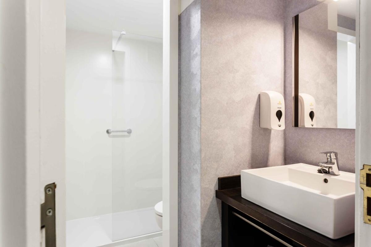 Un baño de Oroel Hotel & SPA